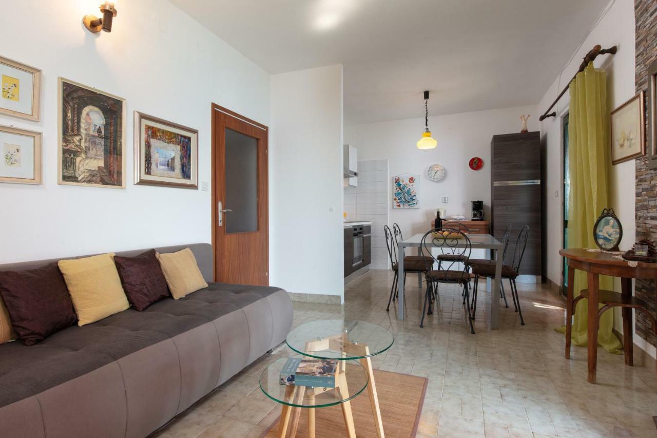 Holiday Home Barbara Trogir Exterior photo